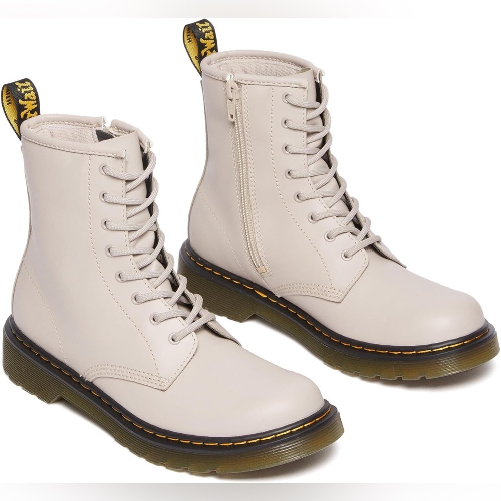Dr martens vintage taupe girls size 2 boots